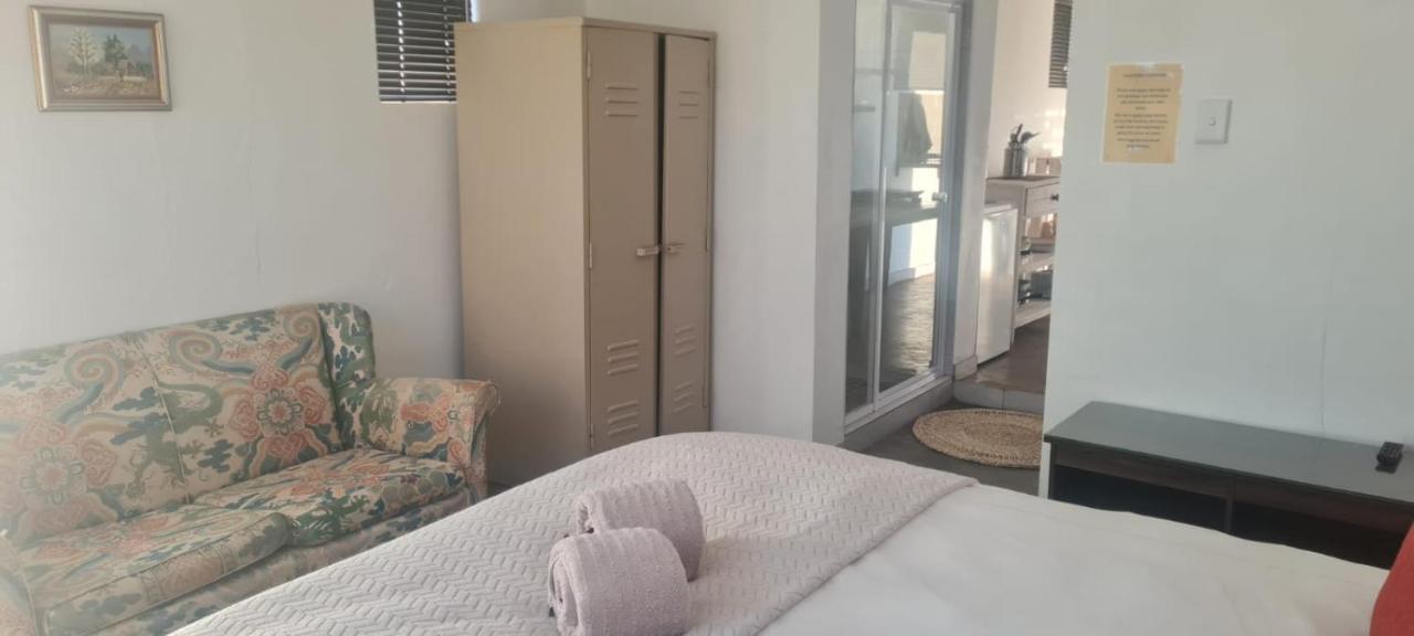 Dewdrop Farm Stay แอร์เมอโล ภายนอก รูปภาพ