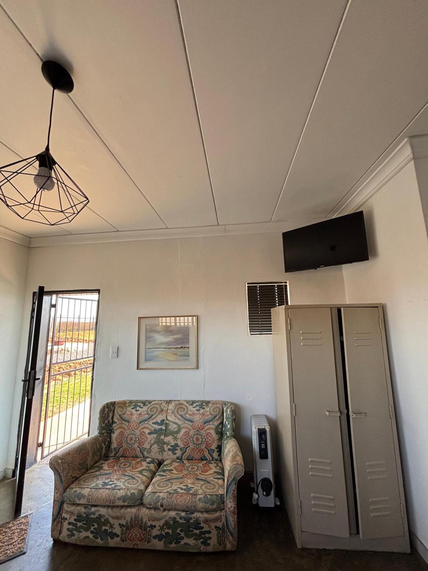 Dewdrop Farm Stay แอร์เมอโล ภายนอก รูปภาพ